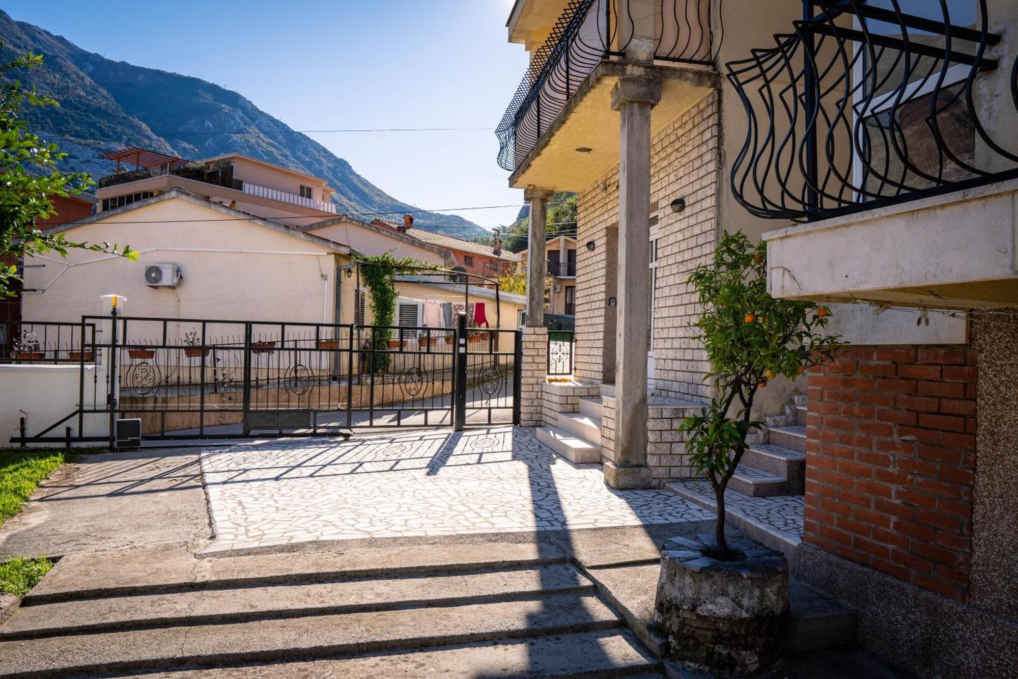 Bugi Apartman Kotor Kültér fotó