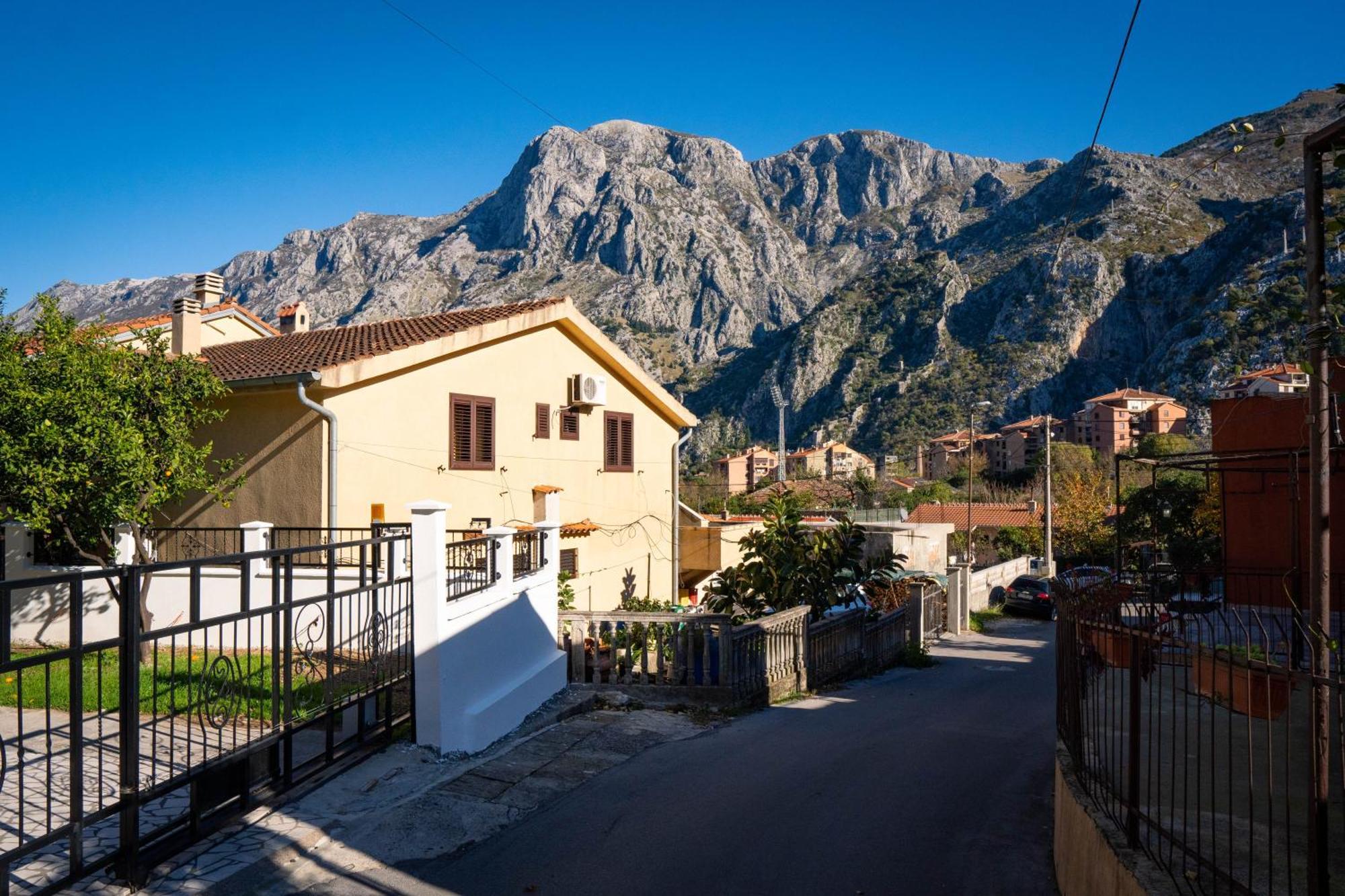 Bugi Apartman Kotor Kültér fotó