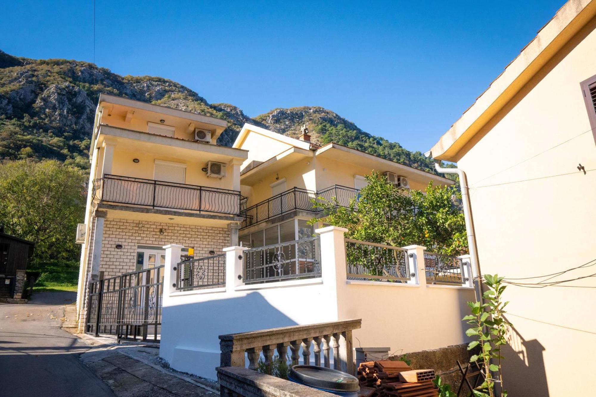 Bugi Apartman Kotor Kültér fotó