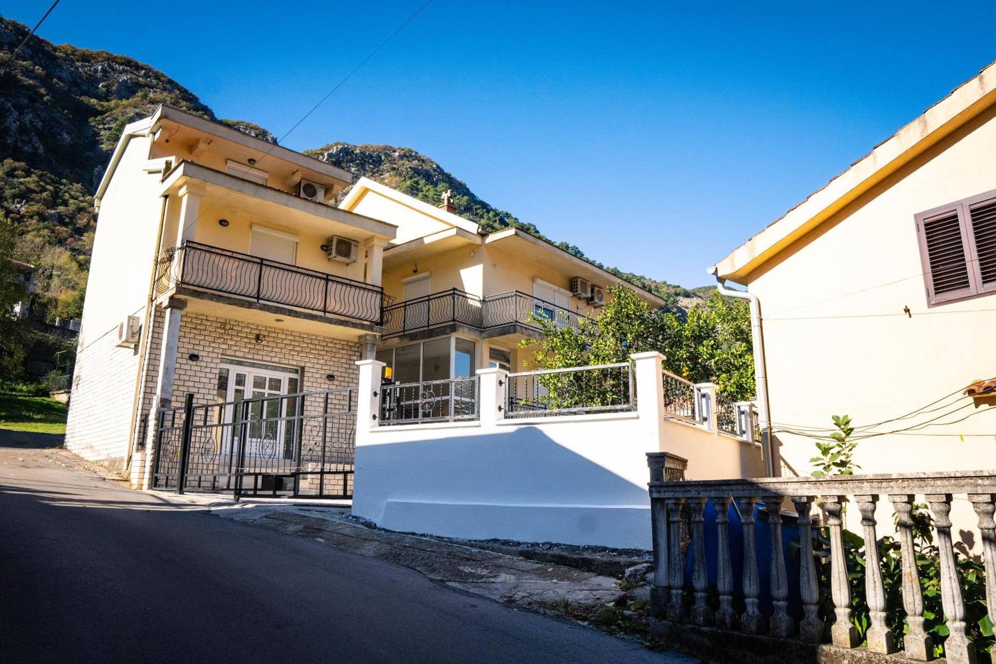 Bugi Apartman Kotor Kültér fotó