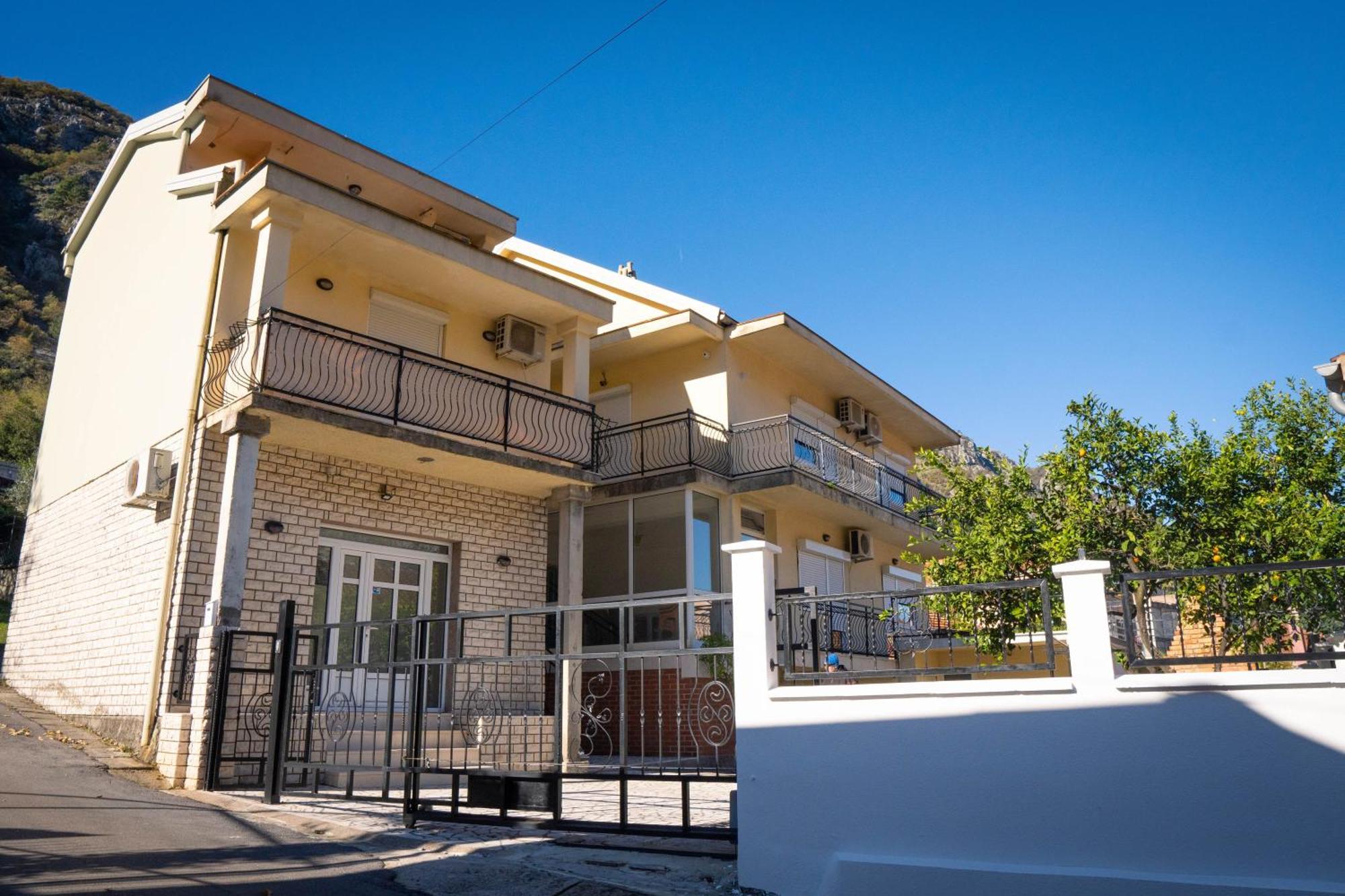 Bugi Apartman Kotor Kültér fotó