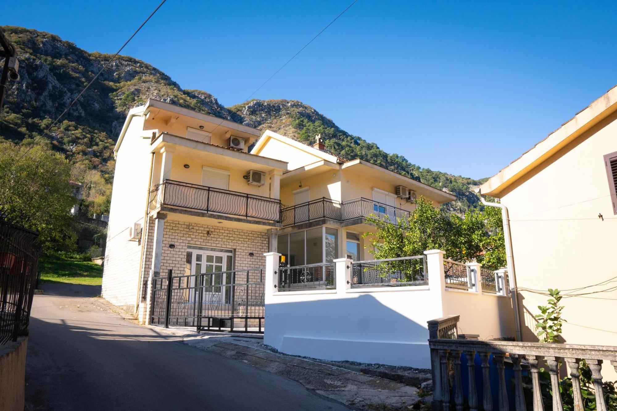 Bugi Apartman Kotor Kültér fotó