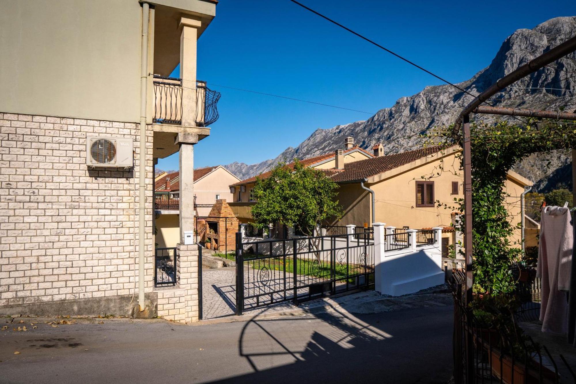 Bugi Apartman Kotor Kültér fotó